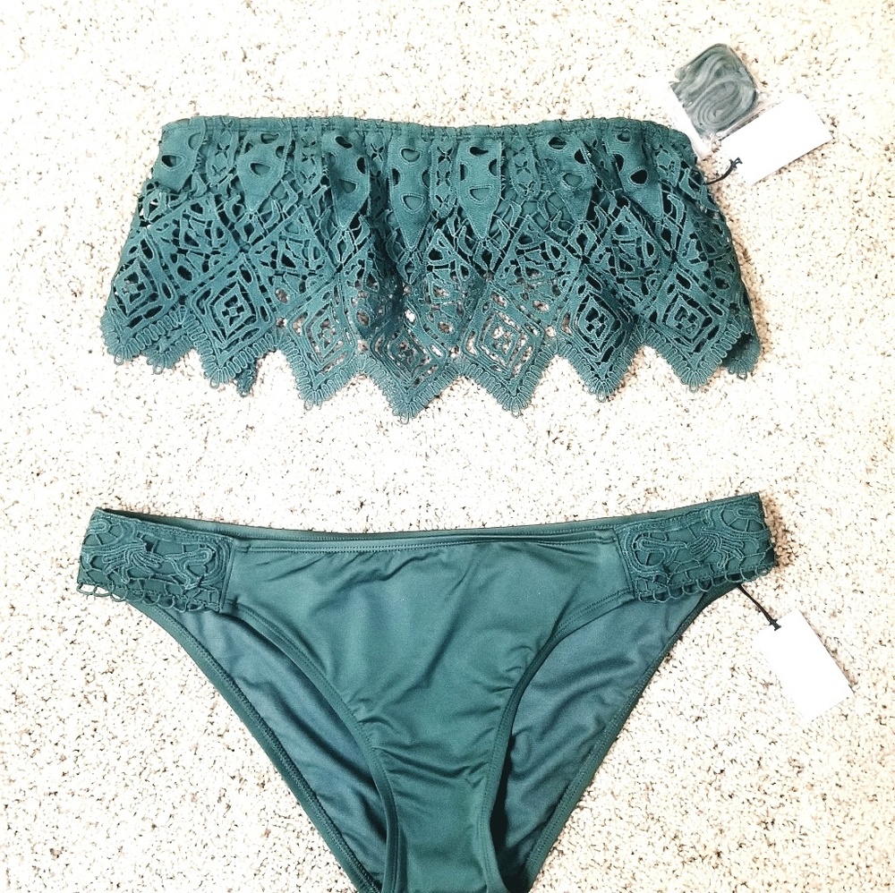🆕️ 2 Piece Bikini (Top/M Bottom/XL)